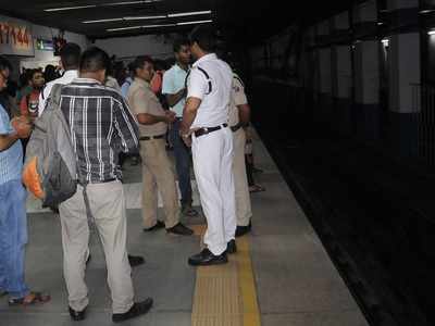 Man dies after his hand gets stuck in the doors of a Kolkata Metro train