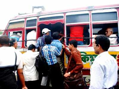 Kolkata: As two buses try to overtake each other, senior citizen gets injured