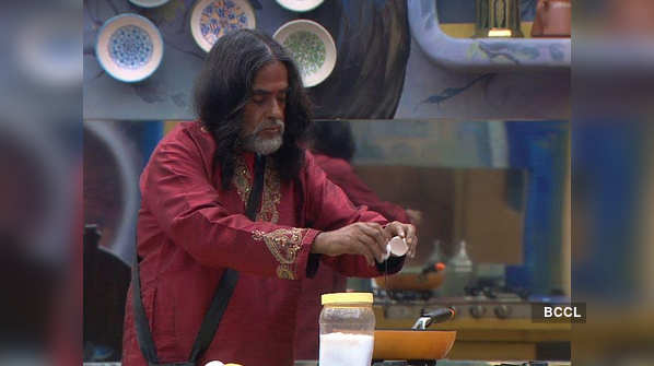 Bigg Boss 10 December 21, episode 66: Om Swami again caught stealing food