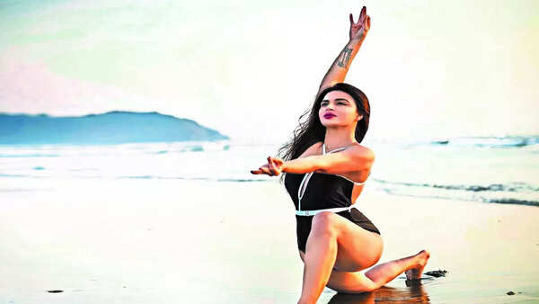 #InternationalYogaDay: Yoga has enriched my life, made me calmer, more focused, says Aashka Goradia