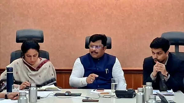 Kshirsagar tells officials to plug loopholes in flood control project