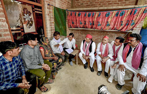 Akhilesh demands CBI probe into Hardoi woman’s murder, seeks action against erring cops