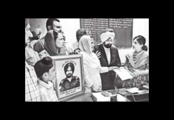 No help from government, martyr's wife returns his Sena Medal