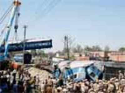 31 killed, 150 injured as  train derails in Rae Bareli