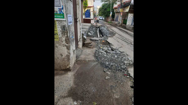 Dug up roads for PNG work spark traffic woes in Anisabad