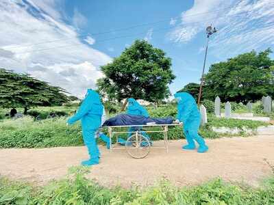 No one to dig the grave, families cremate bodies No one to dig the grave, families cremate bodies