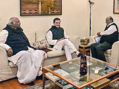 Sharad Pawar, Rahul Gandhi meet in Delhi but no decision on seat share for LS polls