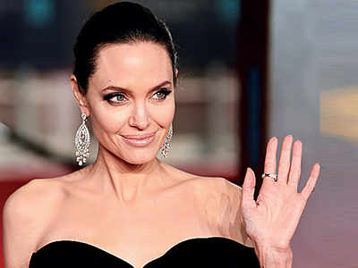 Jolie hints at move into politics