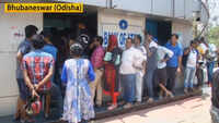 Cyclone Fani: People in Bhubaneswar face problems due to unavailability of cash in ATMs 