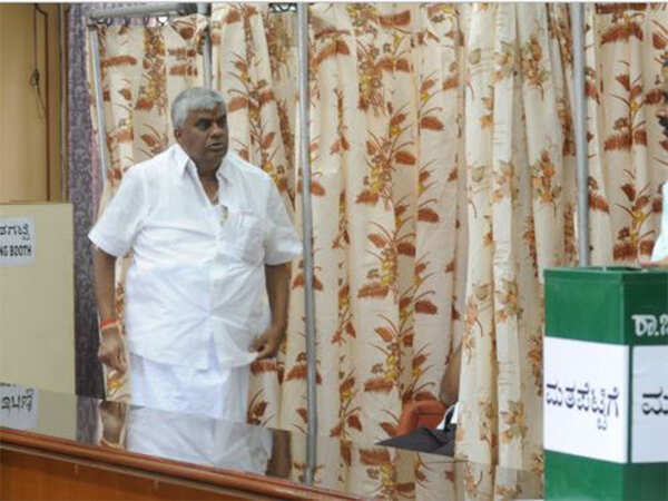 Inspired by Australia tour, public works development minister HD Revanna proposes high-tech system for 2 highways