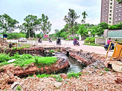 Half-finished culvert earns citizens’ wrath