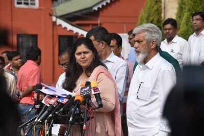 Pankaja Munde to take on Dhananjay Munde in battle for Parli