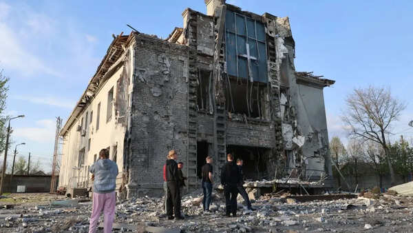 Three killed in Russian, Ukrainian strikes