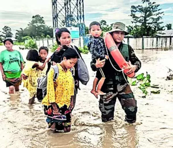Khandu calls for speedy restoration in meeting to assess rain damage