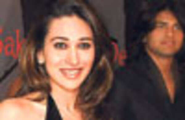 Karisma adds glam to this Delhi do