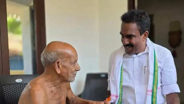Kerela Polls: Candidates make last minute home visits ahead of elections