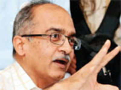 Manmohan abused authority and gave undue benefit to Congress: Bhushan