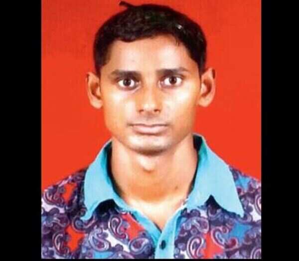 Beware of this waiter who’d run away with your debit/credit card