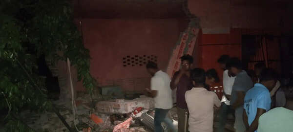 Speeding dumper ploughs into Amroha temple pandal; 3 dead, 5 critical