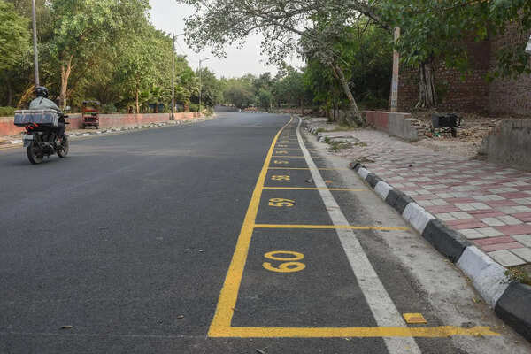 At Salimgarh Khau Gali, table is set, but food missing