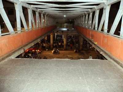 CSMT bridge collapse: Ajoy Mehta inspects bridge, orders inquiry