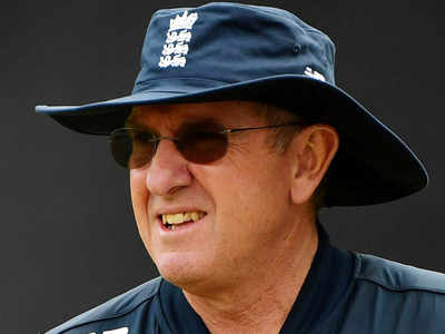 England coach Trevor Bayliss: Team must shut out 'noise of expectations' and concentrate on the game