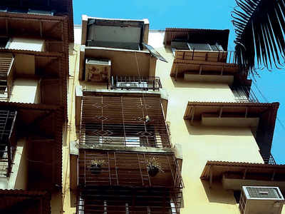 2 fall to death while working on grille in Versova building