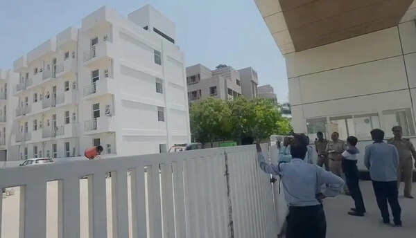 2 workers found dead at college hostel site