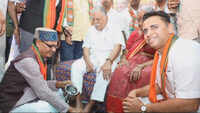 Watch: Shivraj Singh washes feet of Jan Sangh workers in Vijayawada 