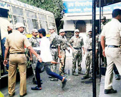 27 trekkers assailed by 13 vigilantes at a fort near Lonavala