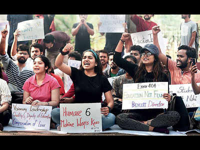 Mumbai University sends Theatre Arts director Yogesh Soman on forced leave