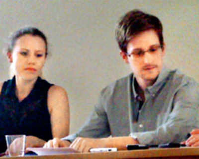 Stuck Snowden ‘to enter Russia soon’