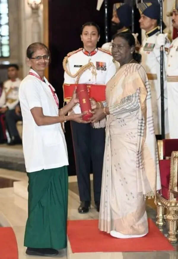 Jalpaiguri nurse receives Florence Nightingale Award