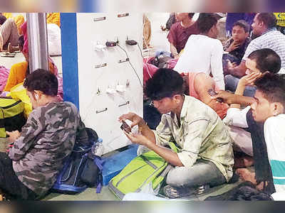 Theft-proof kiosks at CR stations for charging mobile phones, laptops