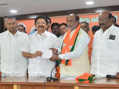 Former Maharashtra Governor Vidyasagar Rao takes BJP membership in Telangana