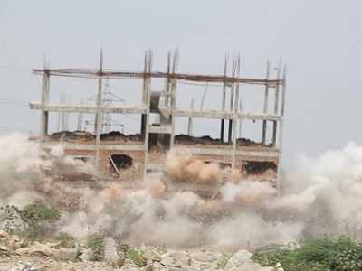 Hyderabad civic body destroys 5-storeyed building in five seconds