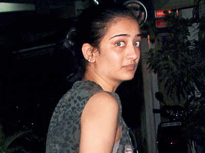 Akshara Haasan files FIR in leaked pics case