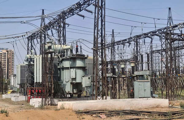 As Gurgaon sizzles at 44°C, heat and tempers rise over long outages