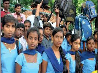 Bengaluru: Students travel 250km, get CM HD Kumaraswamy to stop school closure