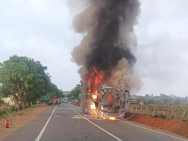 KSRTC bus gutted in fire in Haveri, all 17 passengers safe