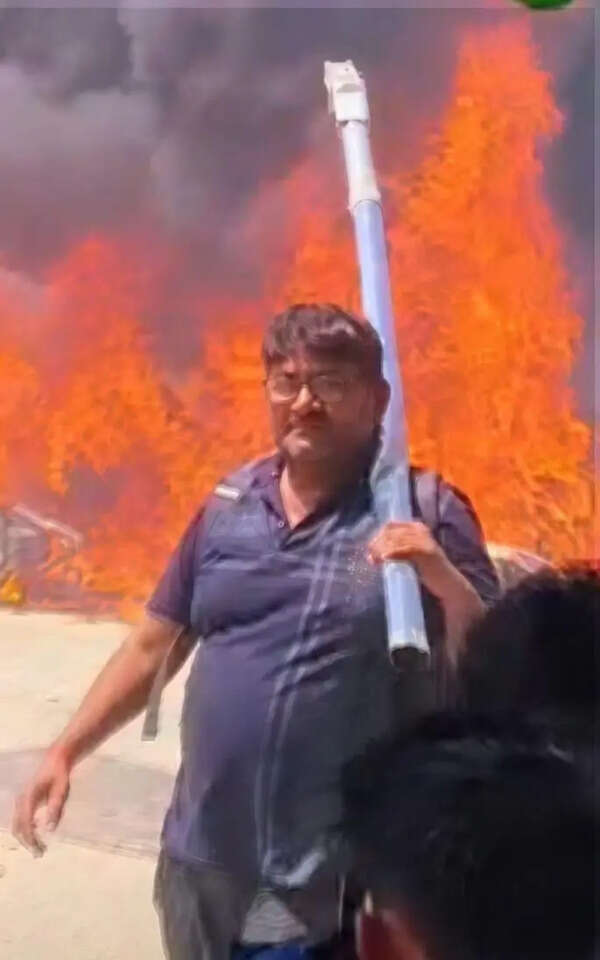 Tailor held for setting vehicles on fire during Noida workers’ protest