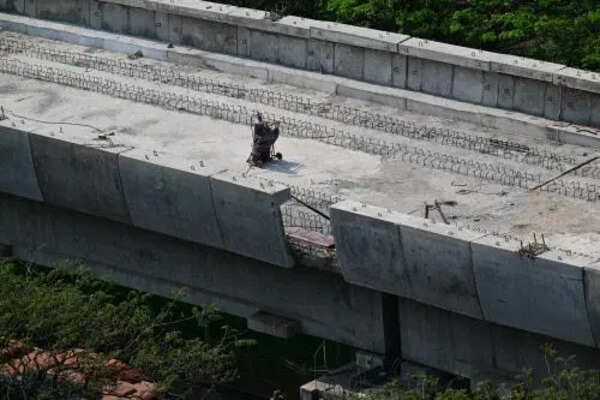 Mumbai court grants bail to welder in fatal Metro 4 parapet collapse case