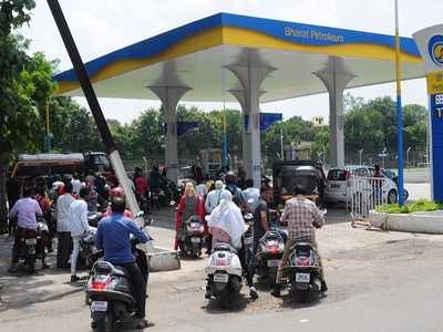Maharashtra fears Rs 2,200 crore revenue loss if it slashes fuel price