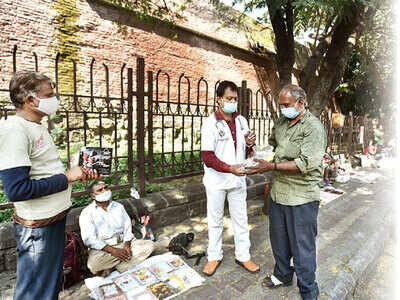 Doctor's greeting card sale initiative turns... fortunes of 25 beggars in city Doctor's greeting card sale initiative turns... fortunes of 25 beggars in city