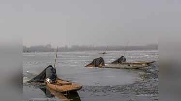 Dal Lake freezes as mercury plummets in Jammu and Kashmir