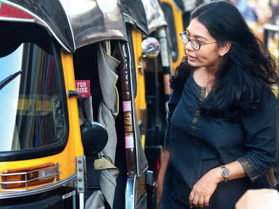 During rush hour, auto drivers rewrite the rules