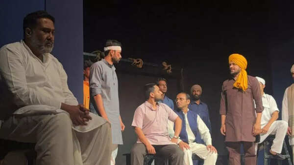 Gagan Damama Bajyo: A mirror into the personal and political lives of revolutionaries