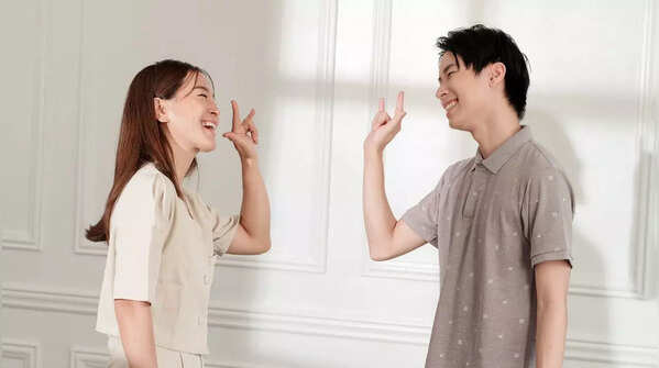 Mirror other people's body language