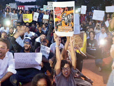 Anti-CAA stir: Bengaluru students thronged to protest against CAA, NRC in Central
College grounds on Friday