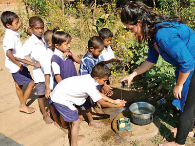 Erin Zaikis and Kenneth Desouza: Mumbai Heroes